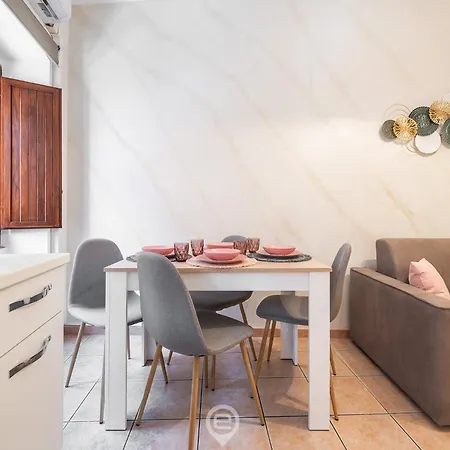 Corner - Nicola Daire *