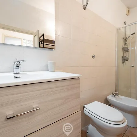 Estay - Corner - Nicola
