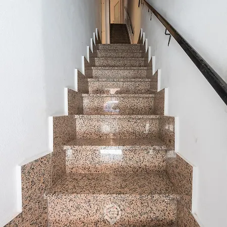 Estay - Corner - Nicola *